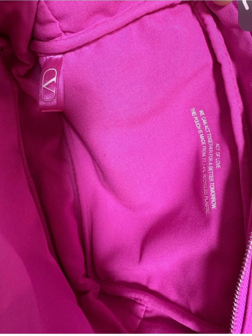 Valentino Beauty Pink Pouch new cosmetic bag. - Picture 3 of 7